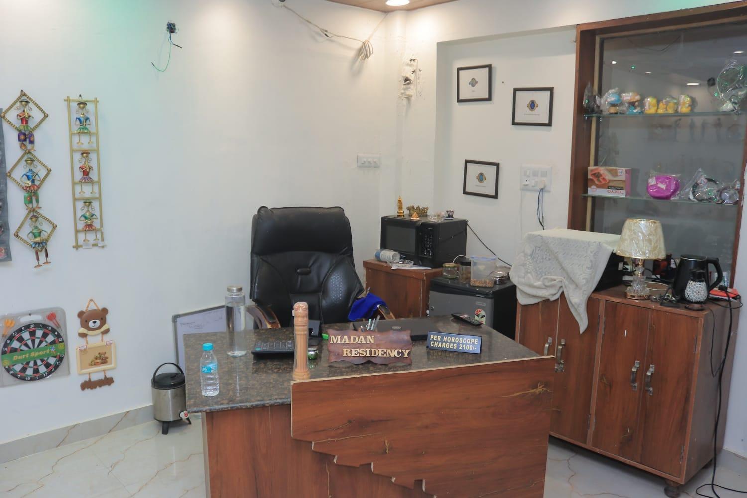 Madan Residency , Amritsar Hotell Exteriör bild